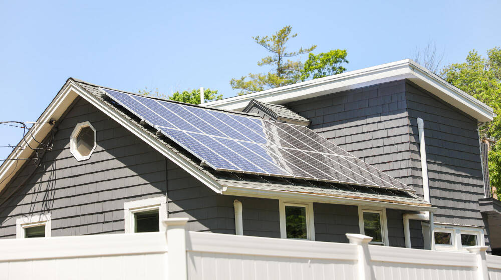 solar batteries in Canada